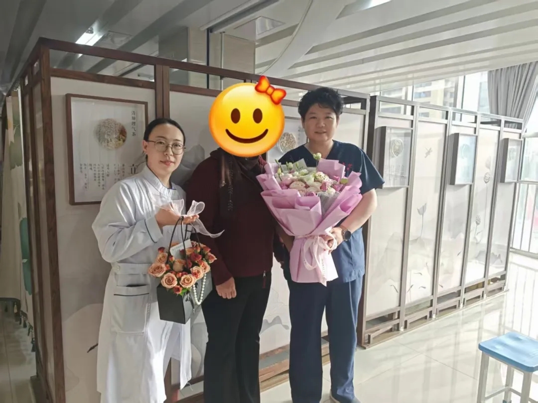 青海省第五人民医院中医综合治疗区收获鲜花与赞誉